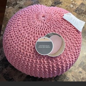 Knitted pink pouf